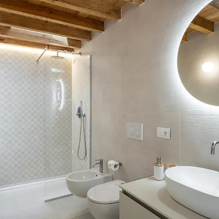 Anita בית הארחה אולביה